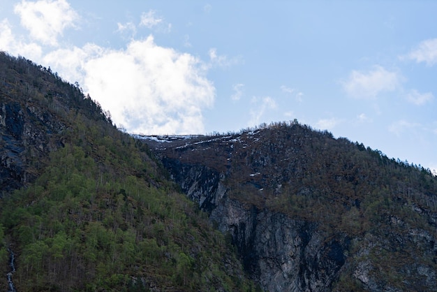 Kostenloses Foto skjolden norwegen 16. mai 2023 berg