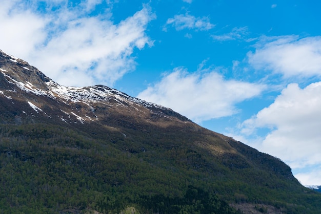 Kostenloses Foto skjolden norwegen 16. mai 2023 berg