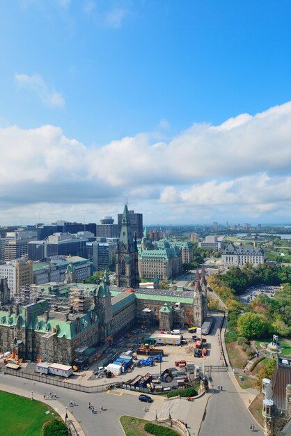 Skyline-Blick auf die Stadt Ottawa mit historischen Gebäuden