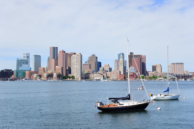Skyline der Innenstadt von Boston mit Boot