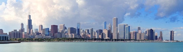 Kostenloses Foto skyline von chicago über dem lake michigan