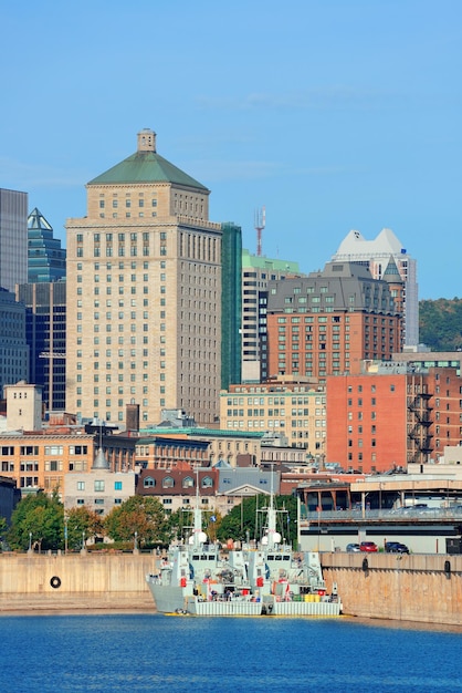 Skyline von Montreal über den Fluss