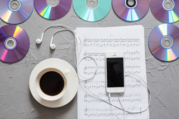 Kostenloses Foto smartphone-, kaffee- und musikobjekte
