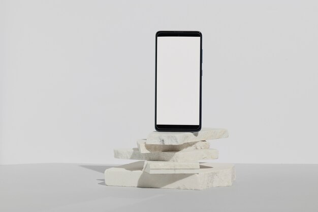 Smartphone minimale Anzeige auf Marmor