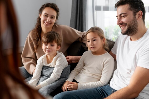 Smiley-Familie bei Therapie hautnah