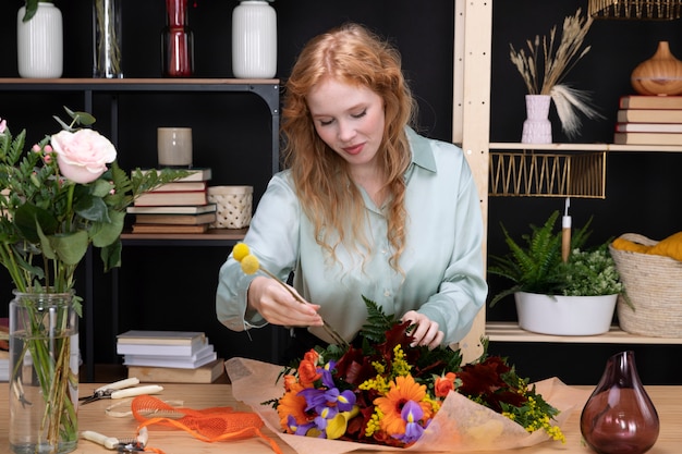 Smiley-Florist mit mittlerem Schuss