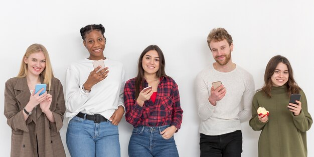 Smiley-Freunde mit Handys