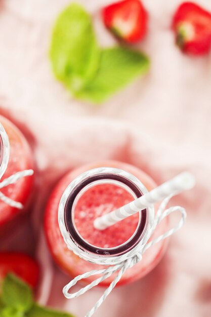Smoothie-Getränk mit Erdbeeren