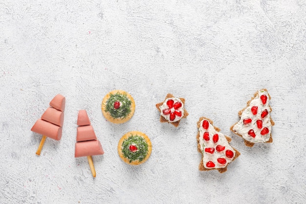 Snacks in Weihnachtsbaumform.