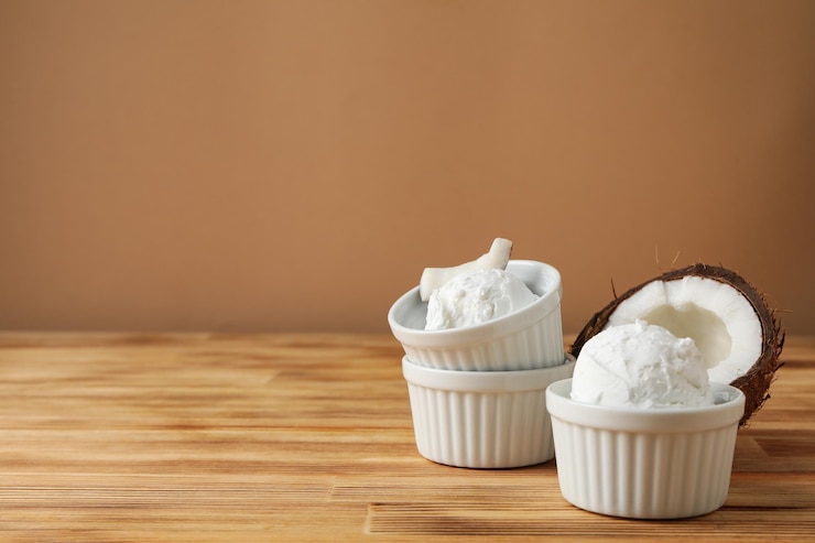 Kostenlose Foto sommer-dessert-eis mit kokosnuss