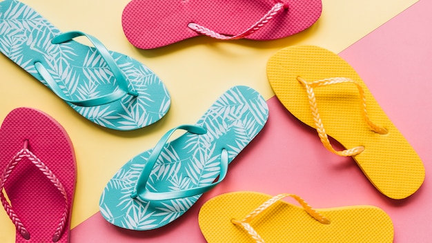 Kostenloses Foto sommer-konzept mit flip-flops