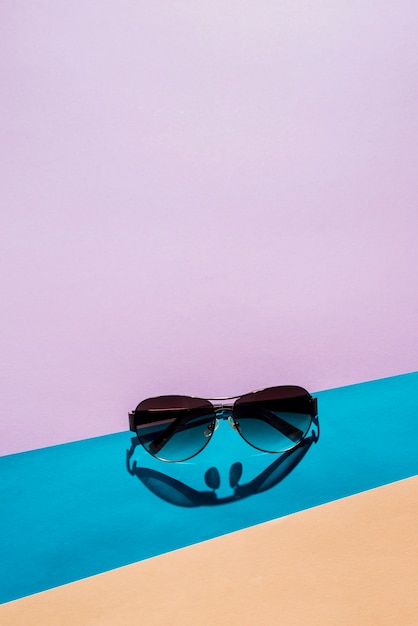 Sommer-Konzept mit Sonnenbrille
