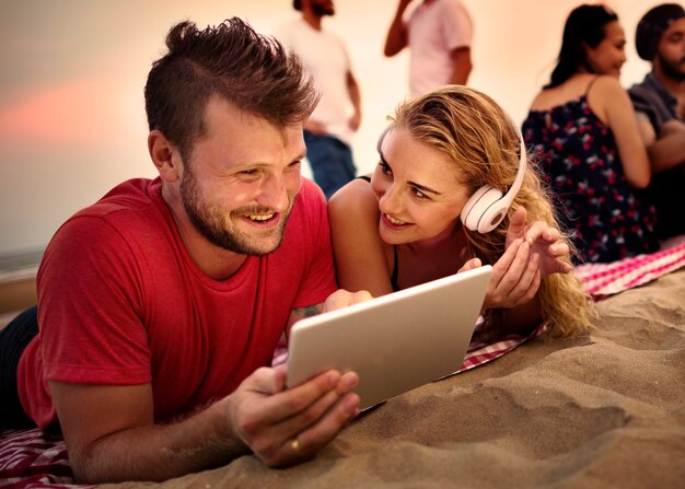 Sommer-Strand-Freundschafts-Feiertags-Ferien-Konzept