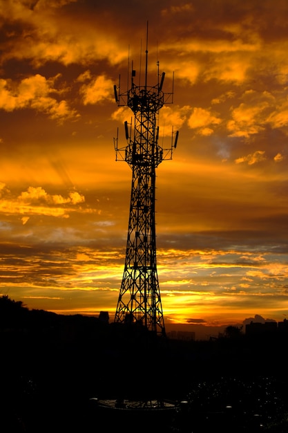 Sonne Ausrüstung Struktur hohen Sonnenuntergang