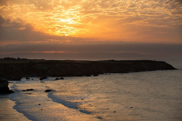 Kostenloses Foto sonnenunterganghimmel mit wolkenhintergrund