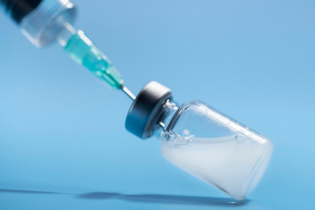 Sortiment der medizinischen Elemente der Vorderansicht für die Impfung