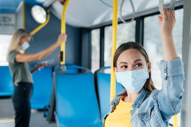 Kostenloses Foto soziales distanzierungskonzept im öffentlichen verkehr