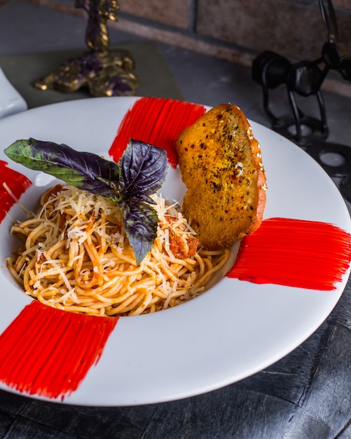 Spaghetti Bolognese auf dem Tisch