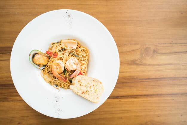 Spaghetti-Meeresfrüchte in der weißen Platte