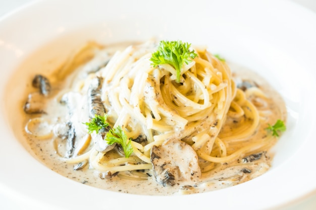 Spaghetti-Sahnesoße mit Trüffelpilz