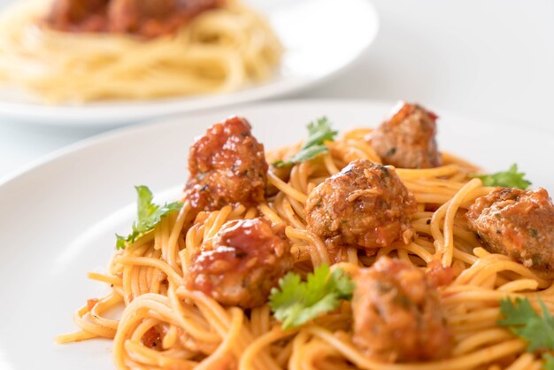 Spaghetti und Fleischbällchen