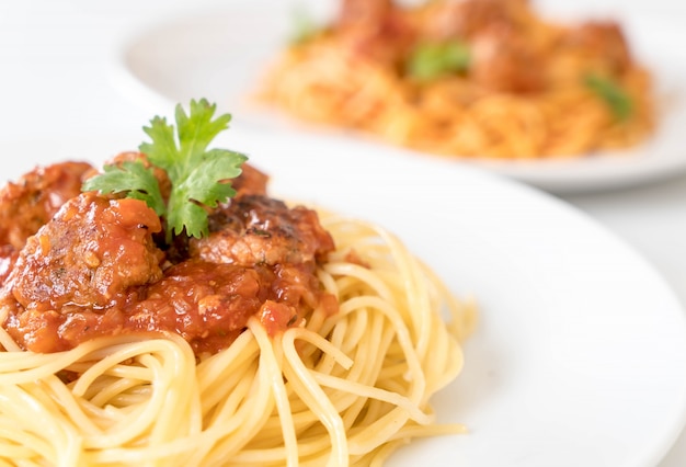 Spaghetti und Fleischbällchen