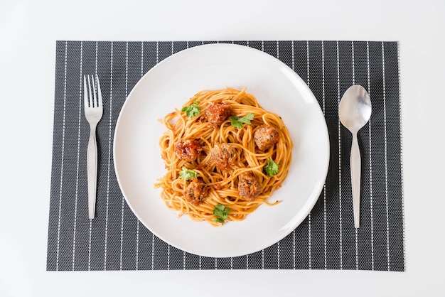 Spaghetti und Fleischbällchen