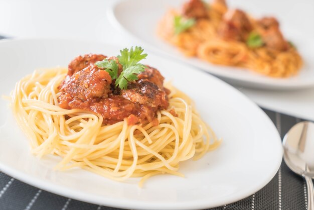 Spaghetti und Fleischbällchen