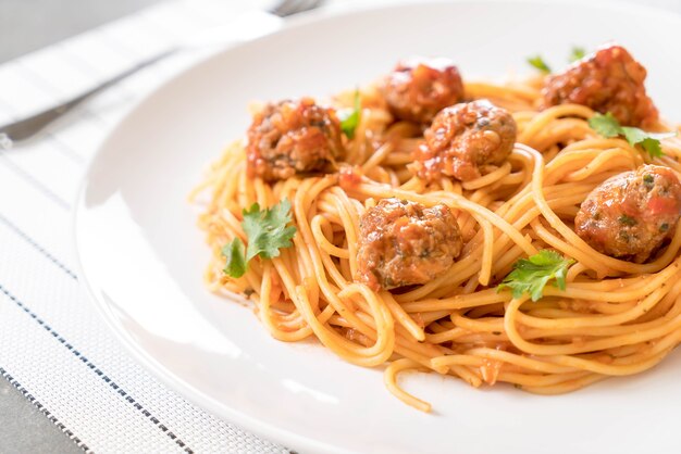Spaghetti und Fleischbällchen