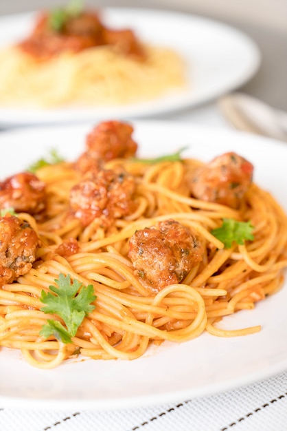 Spaghetti und Fleischbällchen