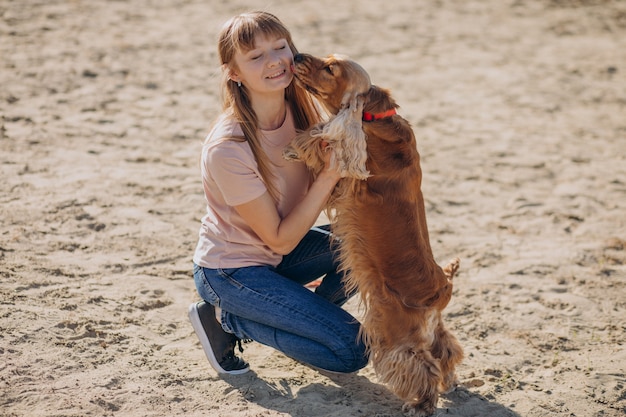 Spaziergänger beim Spaziergang mit Cockerspaniel