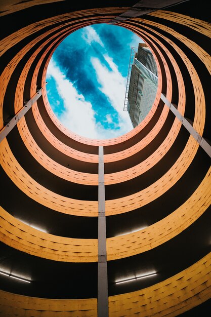 Spiralparkplatz, Architekturhintergrund