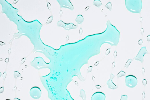 Splash von blauem Wasser