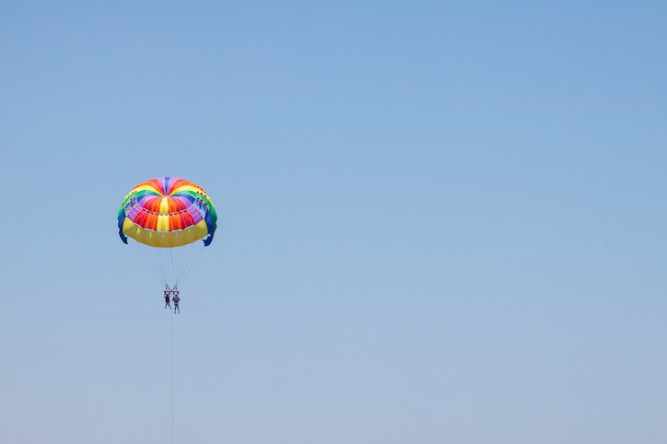 Kostenlose Foto sport blauen himmel sommeraktivität gleitschirmfliegen