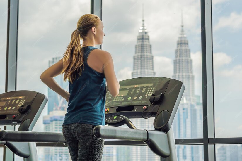 Sportfitnesslifestyletechnologie und peoplekonzept