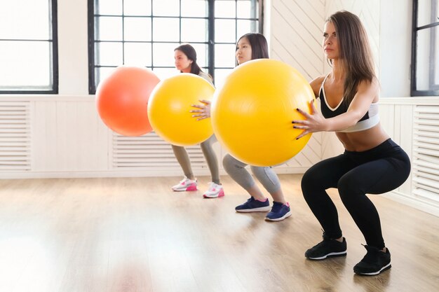 Sport Indoor, Fitness im Fitnessstudio, Fitness im Fitnessstudio