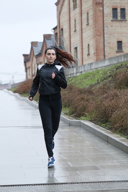 Sportfrau im Freien