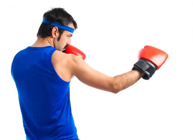 Sportman mit boxhandschuhen