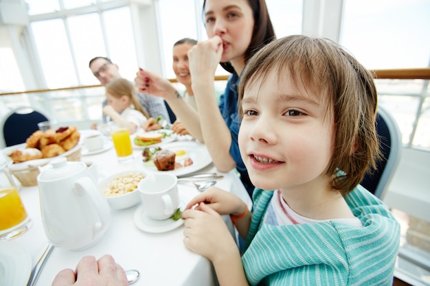 Sprechen beim Frühstück