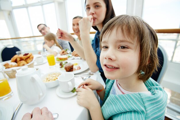 Sprechen beim Frühstück