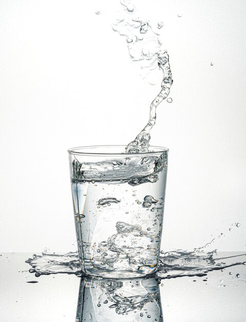 Spritzwasser aus Glas
