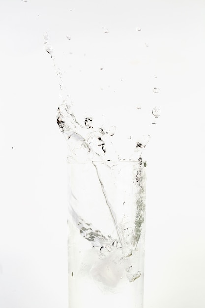 Spritzwasser im Glas