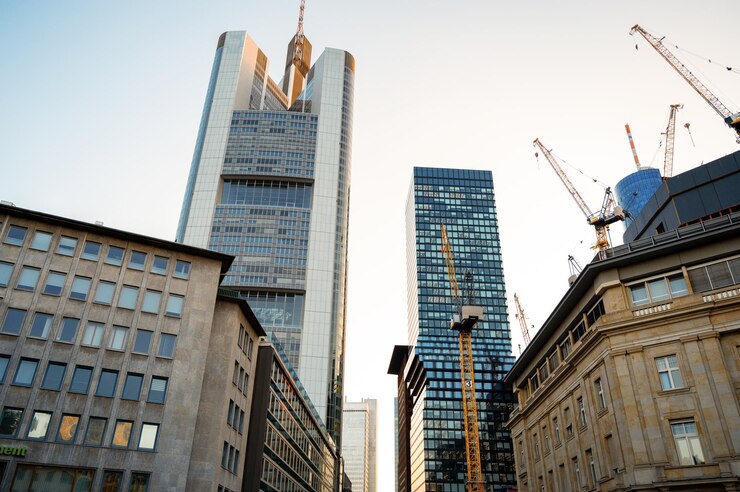 Kostenlose Foto stadtbild der frankfurter innenstadt bei sonnenuntergang deutschland