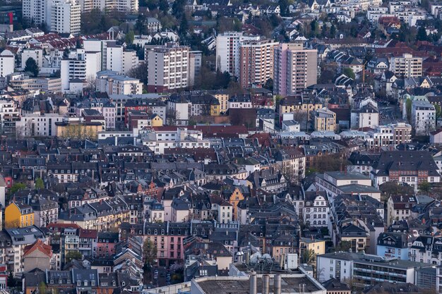 Stadtbild mit vielen Gebäuden in Frankfurt