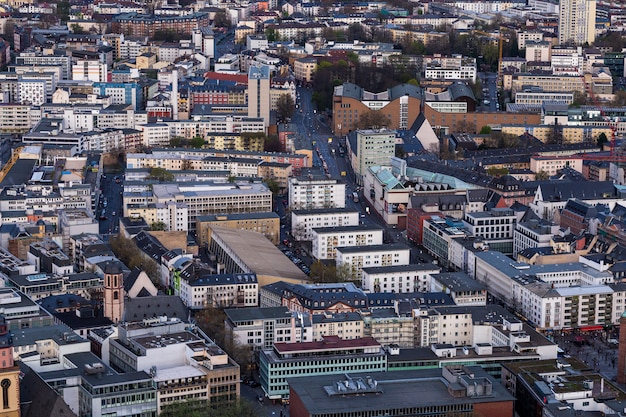 Stadtbild mit vielen Gebäuden in Frankfurt