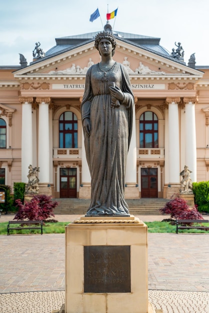 Kostenloses Foto statue von königin marie in oradea