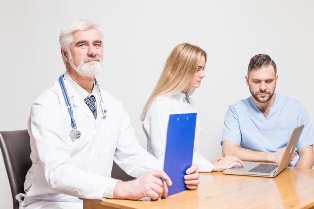 Stehende Gesundheit Emotionen Rennen verschiedene Notebook