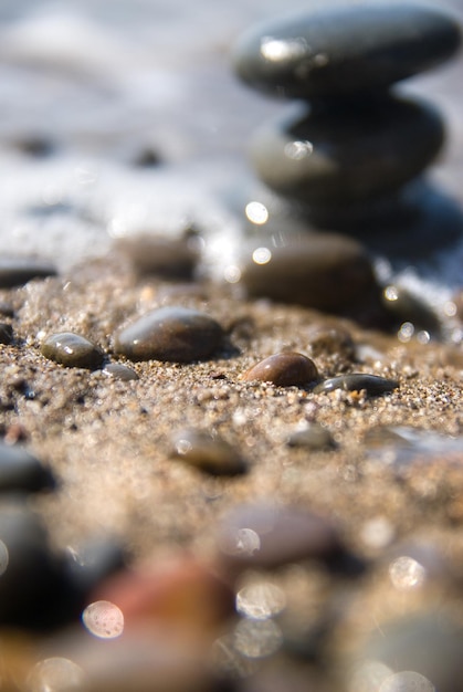 Steine und Wasserwelle