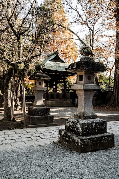 Steinstrukturen am japanischen Tempelkomplex
