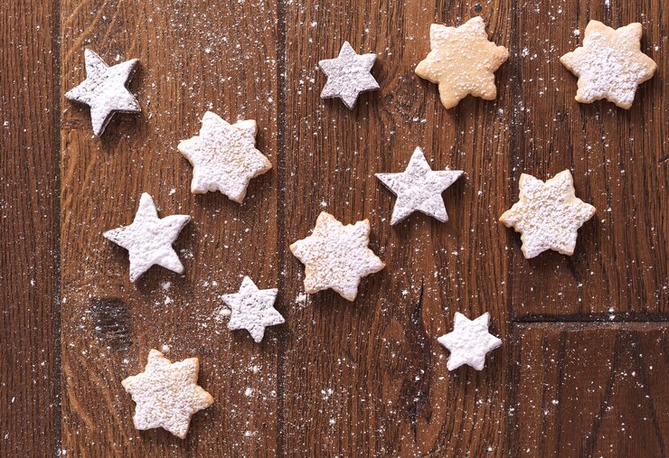 Kostenlose Foto sternförmige lebkuchen mit puderzucker